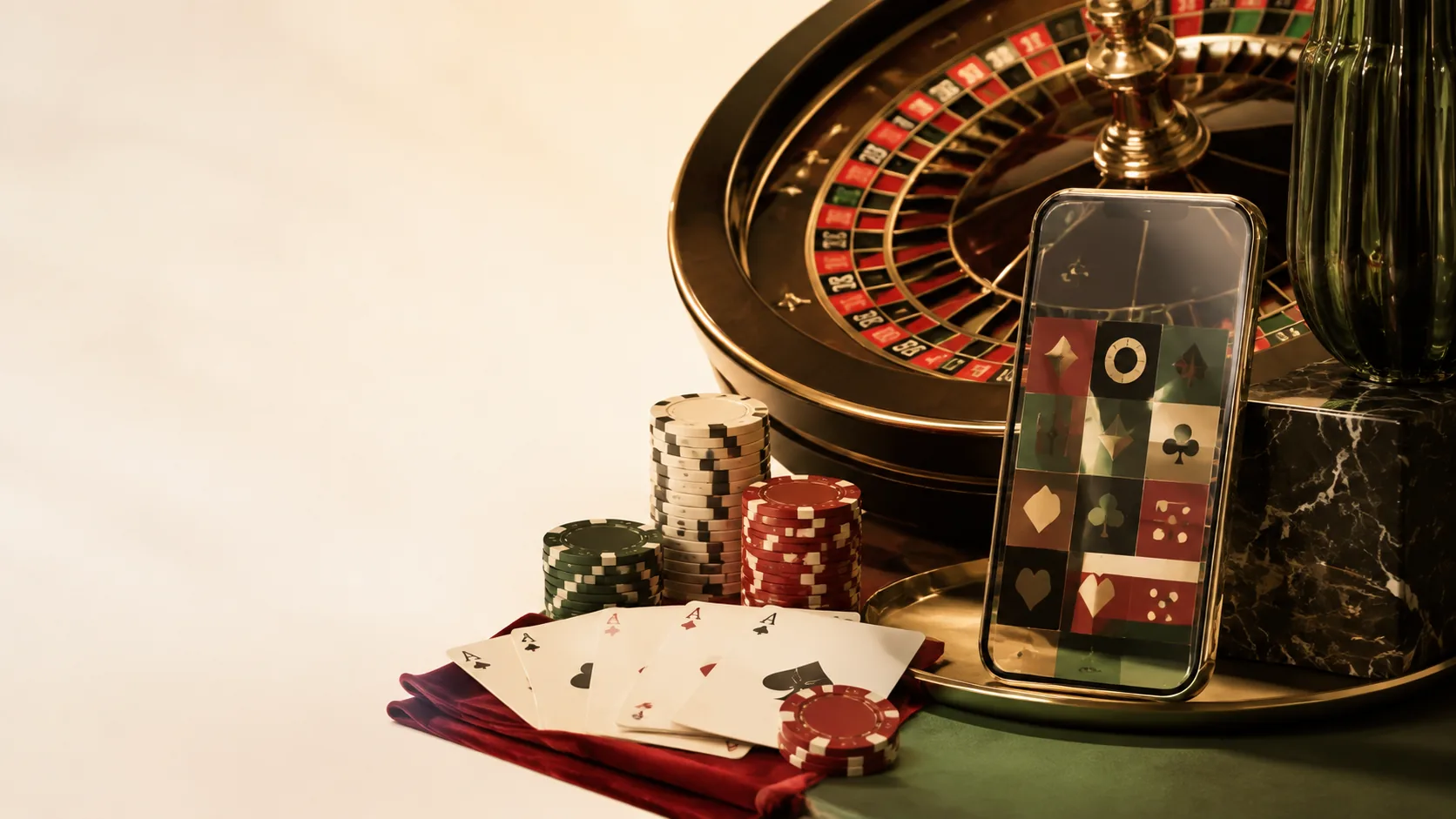 Suasana editorial kasino daring dengan roulette, kartu, dan perangkat mobile